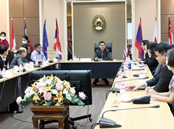 ผู้ช่วยศาสตราจารย์สิริอร จำปาทอง
ผู้ช่วยอธิการบดีฝ่ายวิเทศสัมพันธ์
เข้าร่วมต้อนรับคณะผู้แทนจาก Institut
Teknologi Sepuluh Nopember (ITS) และ
Institut Teknologi Dan Bisnis Stikom
Bali ประเทศอินโดนีเซีย