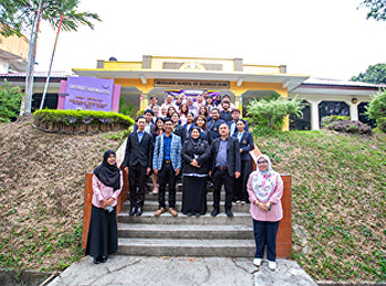 International Affairs Department visited
Universiti Sians Malaysia (USM), aiming
to follow the progress of the short-term
training program for graduate students
under the MOU between SSRU and USM,
Federation of Malaysia