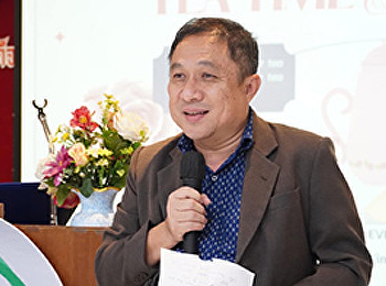 Assistant Professor Dr. Preecha
Wararatchai, Assistant to the President
for International Affairs presided over
the 