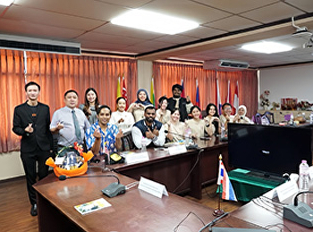 International Affairs Department
welcomed 12 executives and students from
Universiti Sains Malaysia (USM) and
participated in a meeting was held with
the Graduate School to discuss and
exchange ideas.